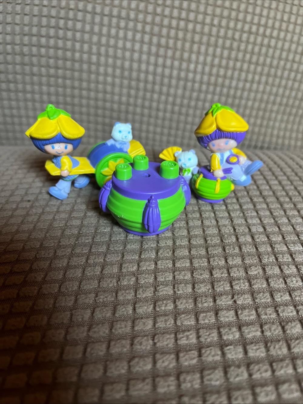 1980’s strawberry shortcake almond tea miniature pvc figures